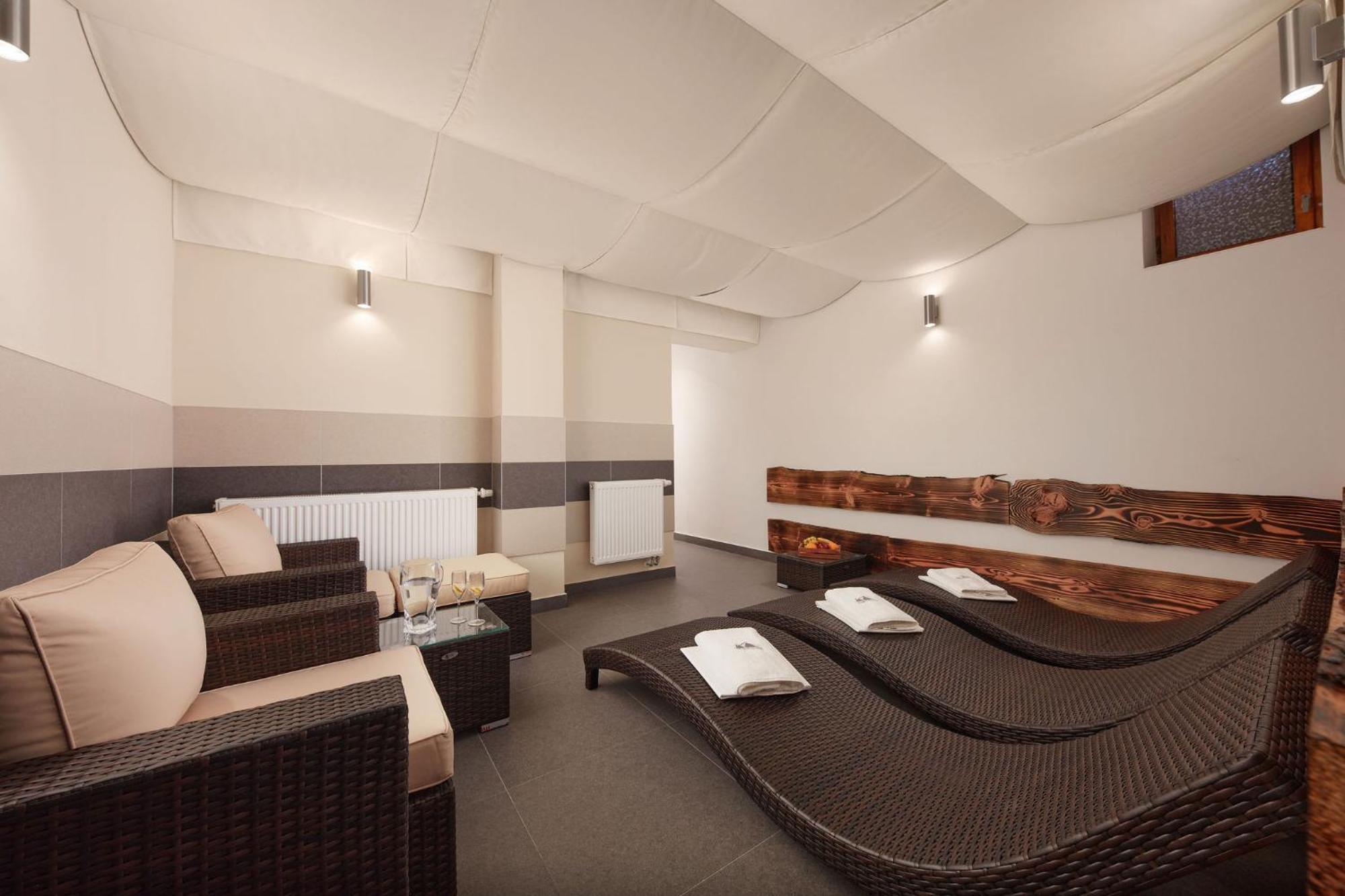 Profamily Hotel Top Бенецко Экстерьер фото