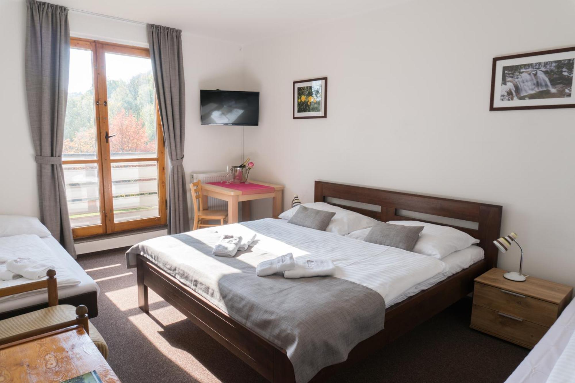 Profamily Hotel Top Бенецко Экстерьер фото